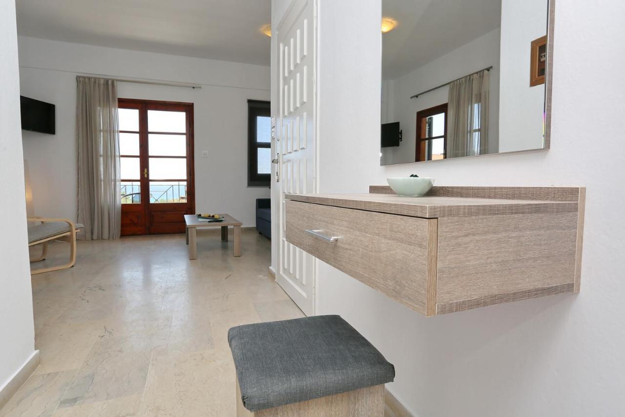 Merida Apartments Mola Kalyva Dış mekan fotoğraf